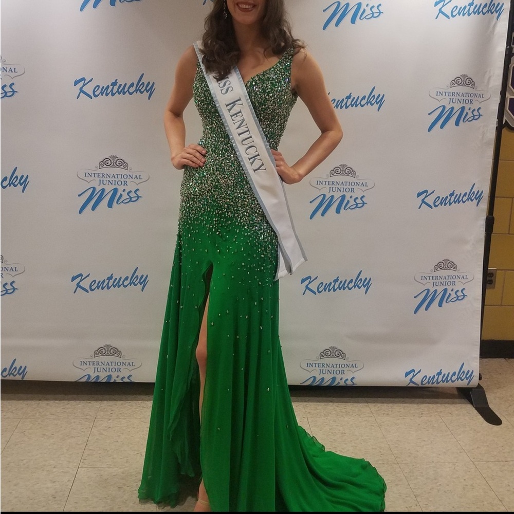 Tony Bowls Emerald Green Beaded Gown Size 4